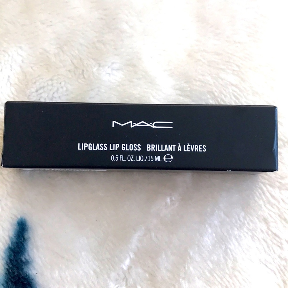 - MAC 💄 Lip gloss